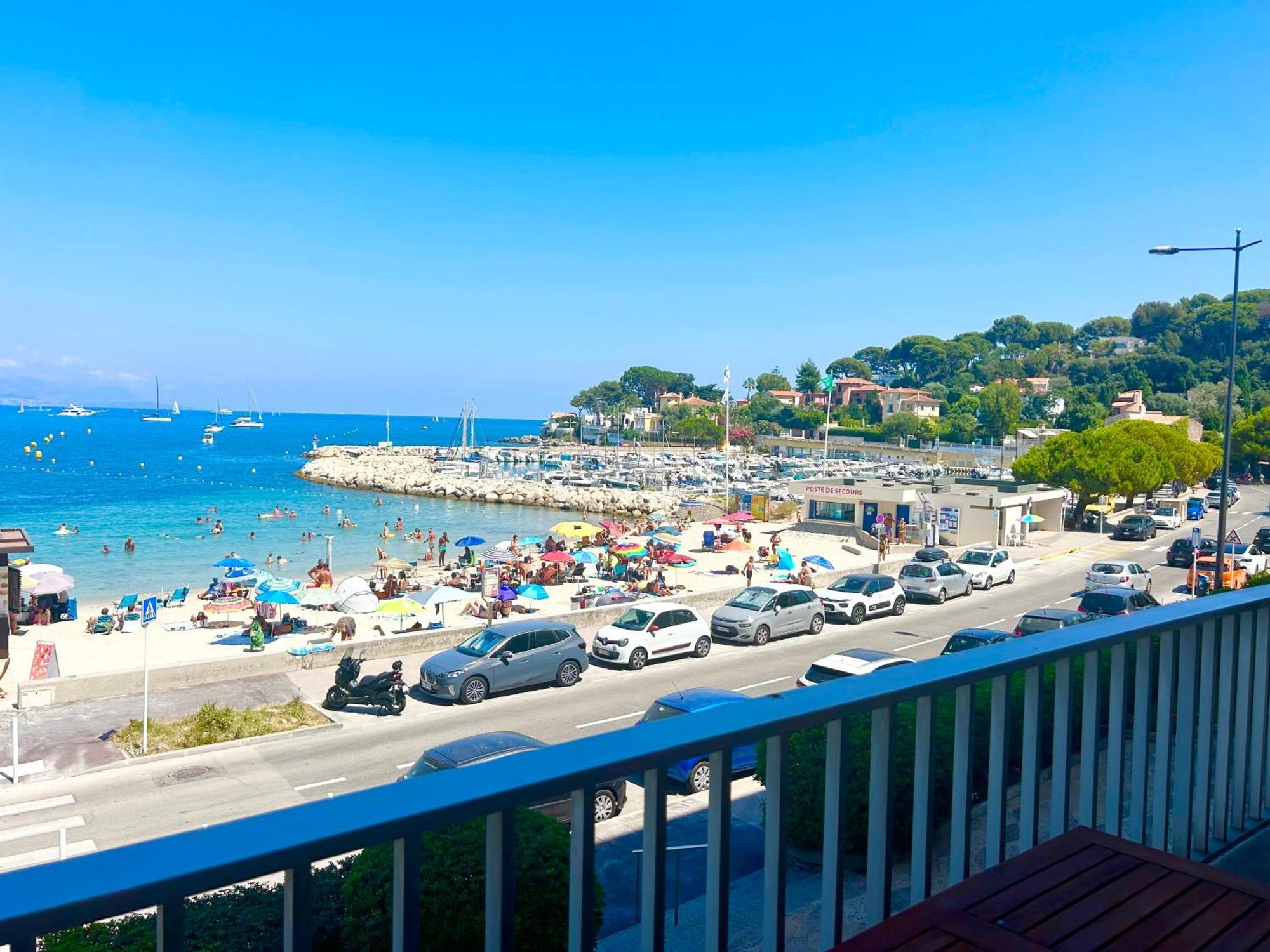 Seaside Serenity - - Beachfront - Appartement *