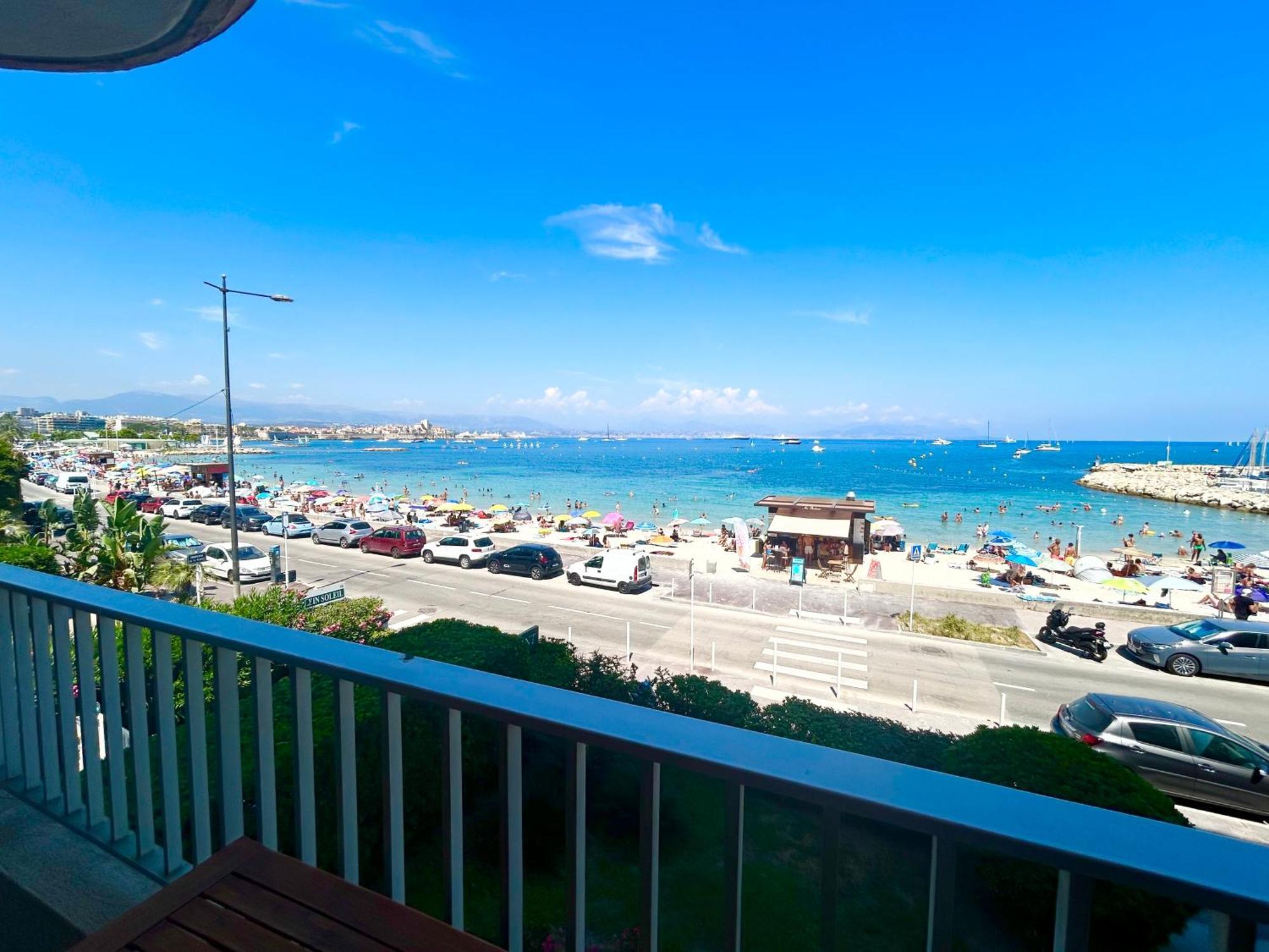Seaside Serenity - - Beachfront - Appartement *