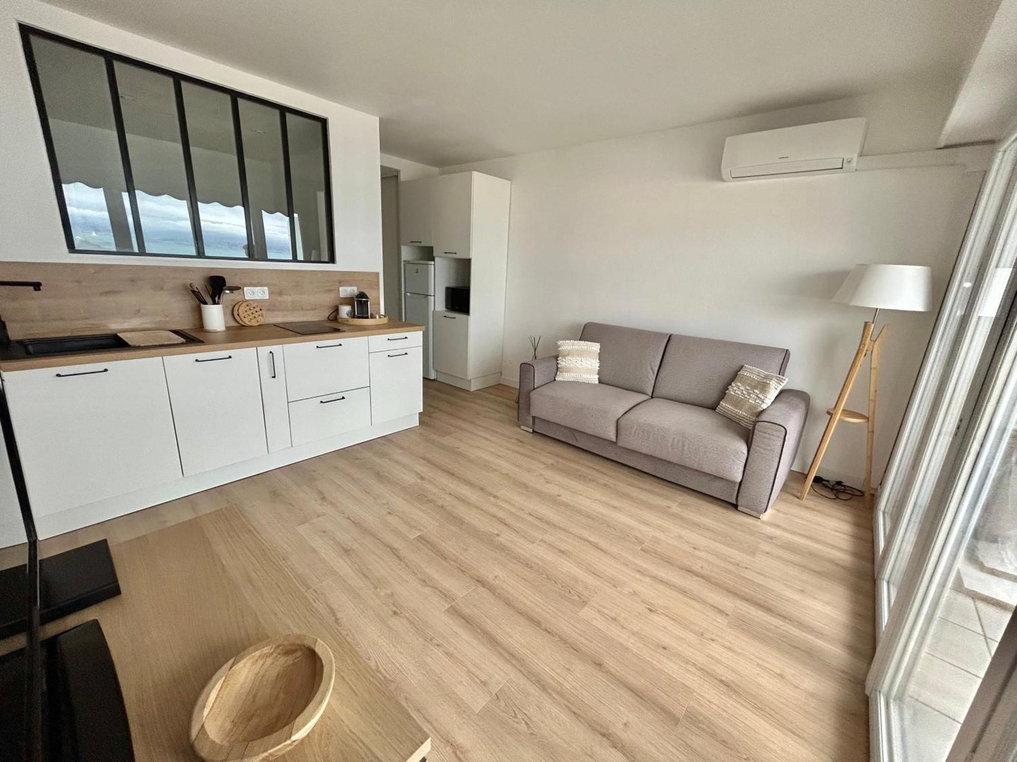 Seaside Serenity - - Beachfront -